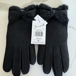 Ugg Turned Bow Suede Gloves Size Medium New with tags